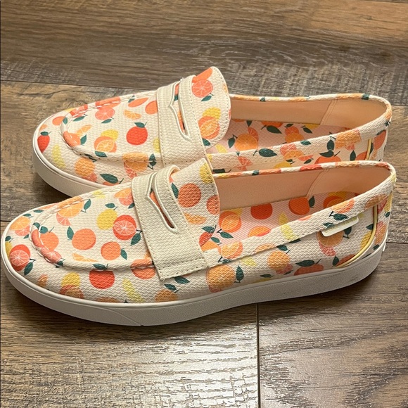 Cole Haan Shoes - Cole Haan Peach & Cream Fruit-Print Loafers